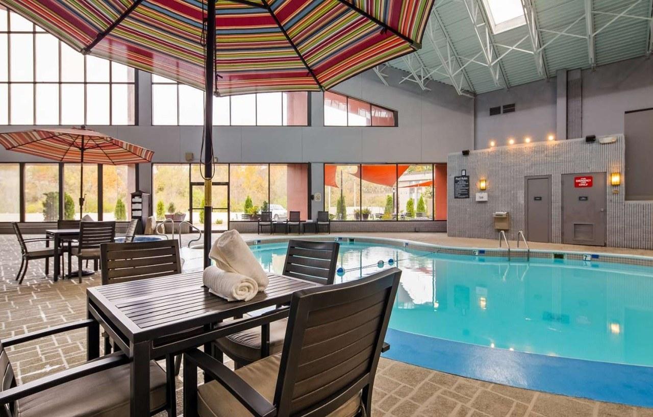 The Great Rivers, Ascend Hotel Collection Alton Bagian luar foto