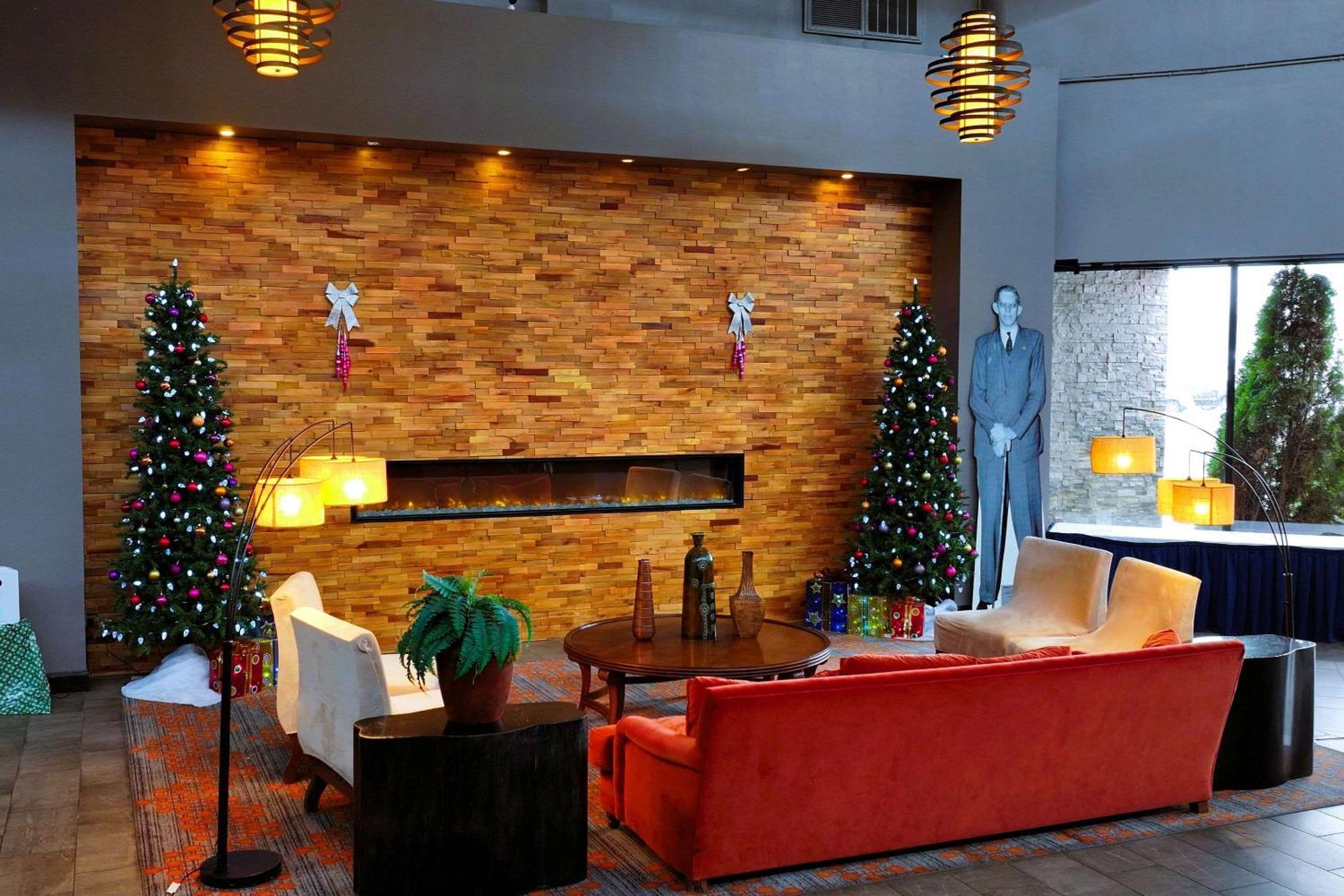The Great Rivers, Ascend Hotel Collection Alton Bagian luar foto